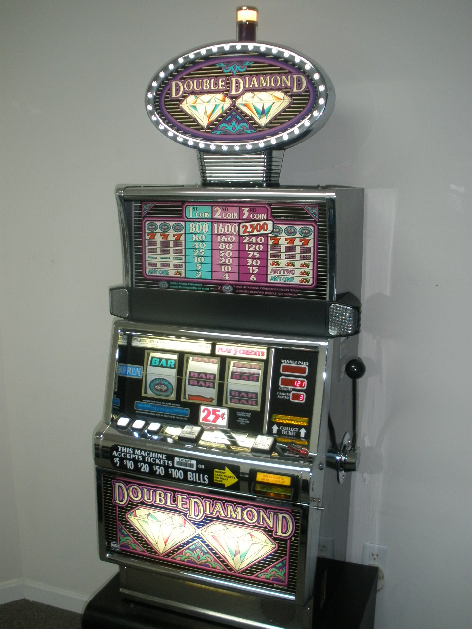 IGT DOUBLE DIAMOND FLAT TOP S2000 SLOT MACHINE with LIGHTED TOPPER For Sale  • Gambler's Oasis USA