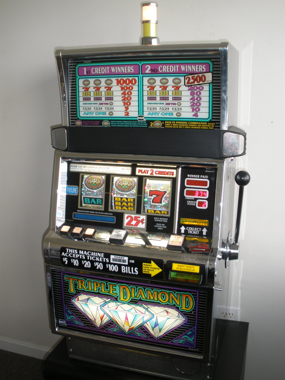 IGT TRIPLE DIAMOND FLAT TOP S2000 SLOT MACHINE For Sale • Gambler's