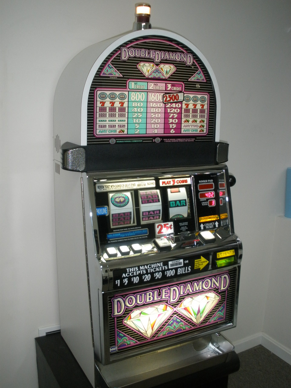 IGT DOUBLE DIAMOND S2000 SLOT MACHINE - QUARTER COIN HANDLING - THREE COIN (ROUND TOP) For Sale ...