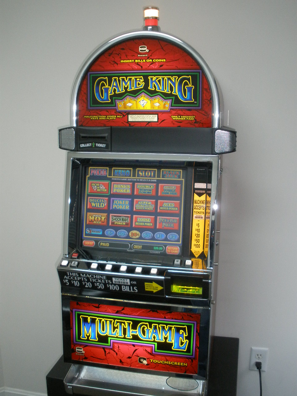 IGT GAME KING 6.2 MULTI GAME VIDEO with LCD TOUCHSCREEN MONITOR - 77