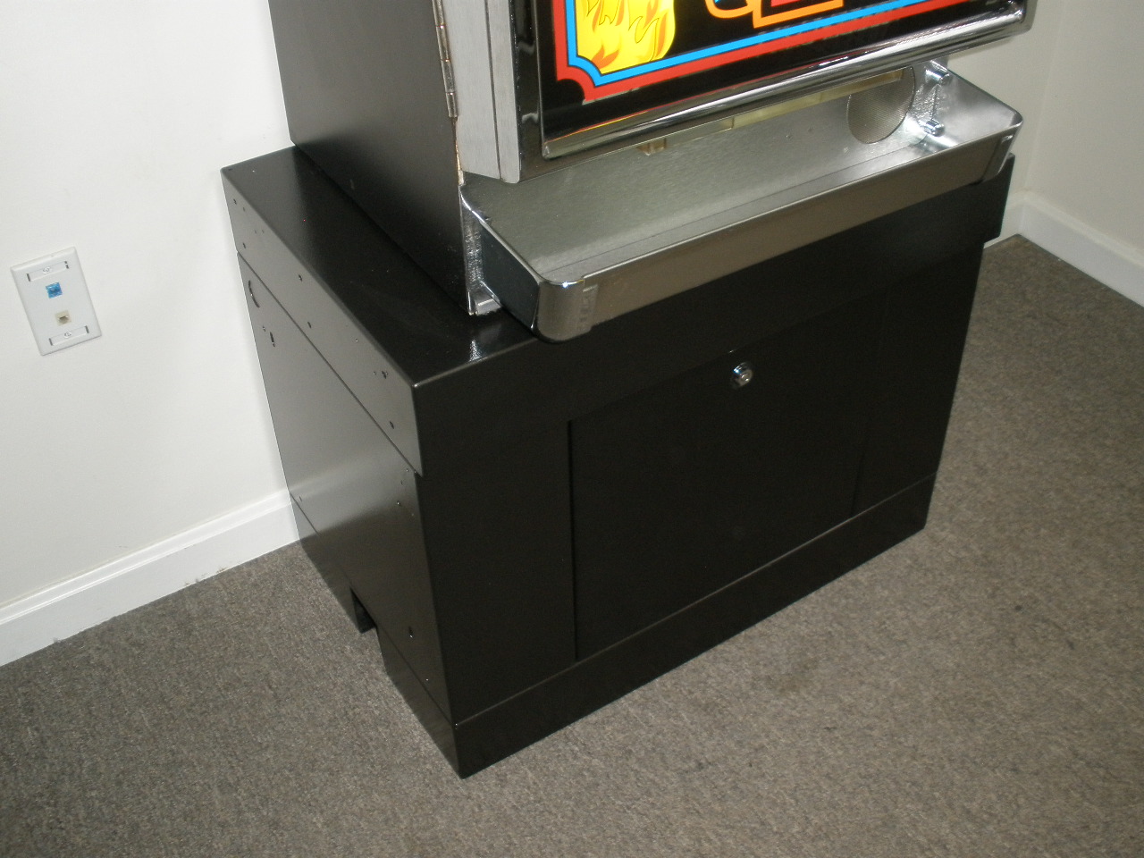 Square Slot Rack BLACK ALL SQUARE TOP SLOT MACHINE STAND - BASE WITH LOCK & KEY - SINGLE ...