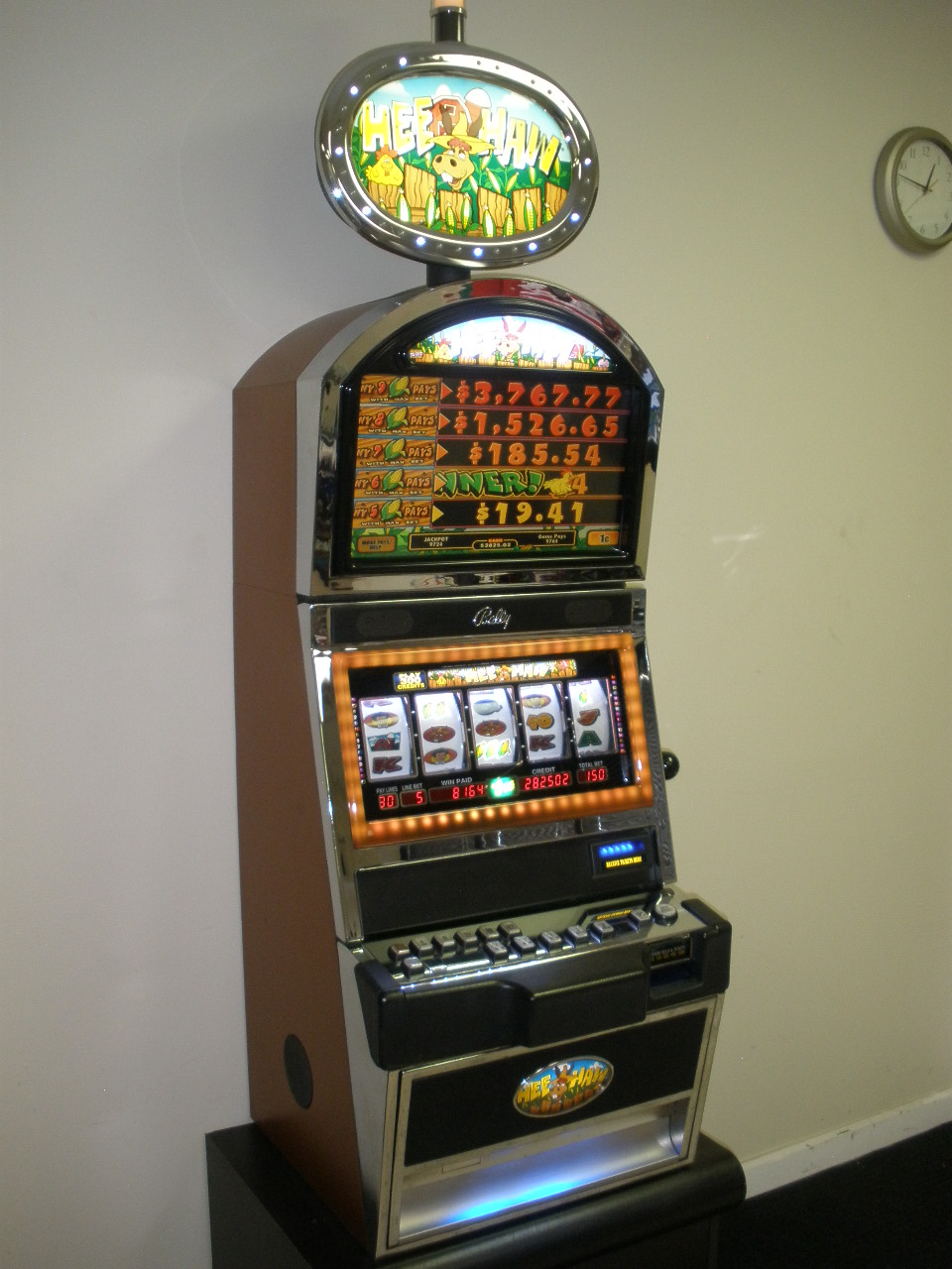 Bally Hee Haw S9000 Slot Machine with Top Bonus Monitor and Lighted ...