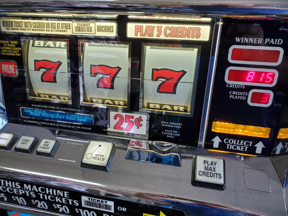 IGT BONUS SIZZLING 7s S2000 SLOT MACHINE WITH LIGHTED TOPPER AND ...
