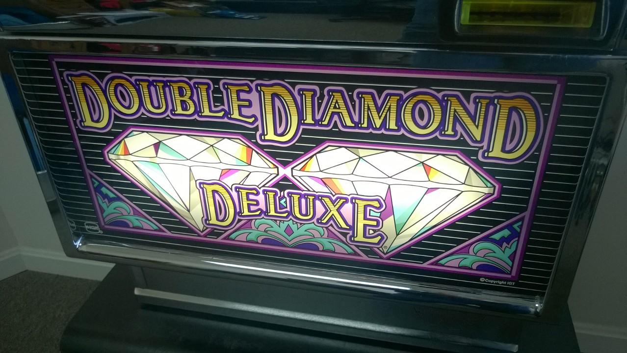 IGT DOUBLE DIAMOND DELUXE TWO CREDIT S2000 SLOT MACHINE - FLAT TOP - 