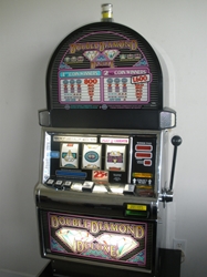 IGT DOUBLE DIAMOND DELUXE S2000 SLOT MACHINE - ROUND TOP 