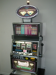 IGT DOUBLE DIAMOND S2000 QUARTER COIN HANDLING WITH LIGHTED TOPPER (FLAT TOP - HARRAHS SLOT TOURNAMENT) 