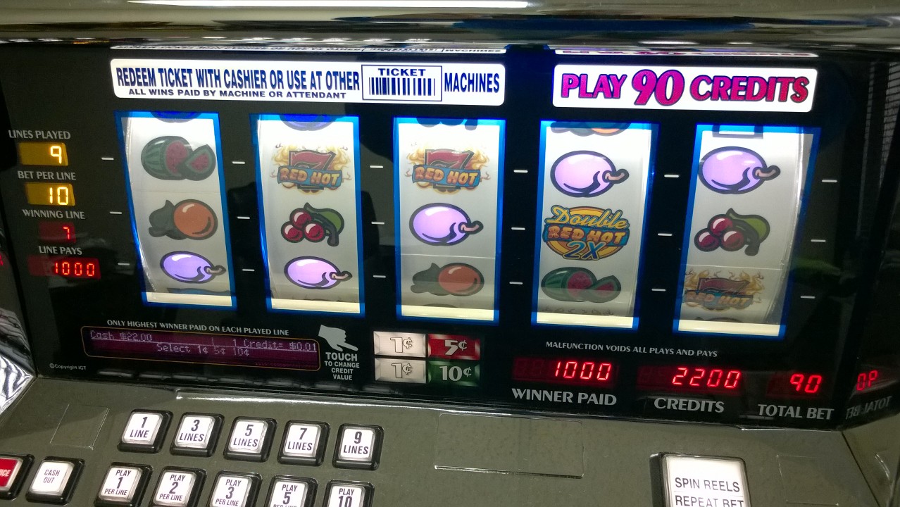 IGT DOUBLE RED HOT 777s FIVE REEL S2000 SLOT MACHINE WITH LIGHTED TOPPER - 