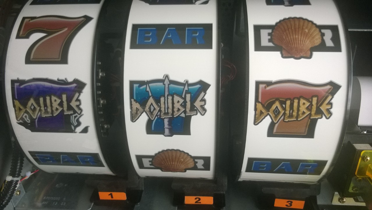 IGT POSEIDON S2000 SLOT MACHINE - 