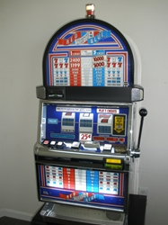 IGT RED, WHITE AND BLUE S2000 SLOT MACHINE WITH QUARTER COIN HANDLING 