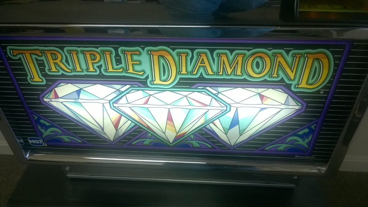 IGT TRIPLE DIAMOND FIVE LINE S2000 SLOT MACHINE - 