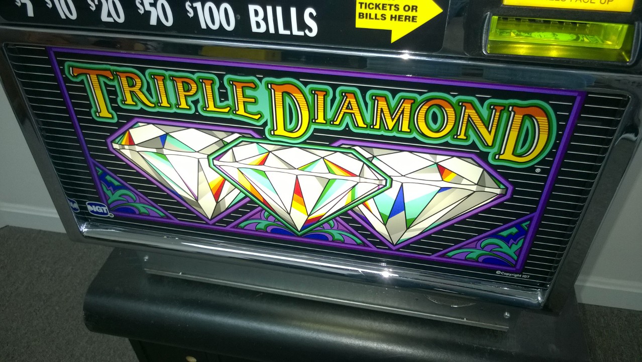 IGT TRIPLE DIAMOND NINE LINE S2000 SLOT MACHINE (BACKLIGHTED REELS) AND LIGHTED TOPPER - 
