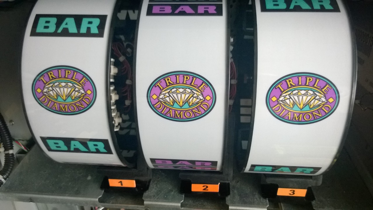 IGT TRIPLE DIAMOND NINE LINE S2000 SLOT MACHINE (BACKLIGHTED REELS) AND LIGHTED TOPPER - 