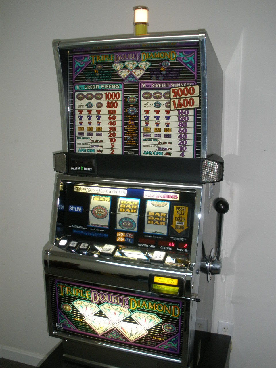 How a vintage slot machine works and how to repair one