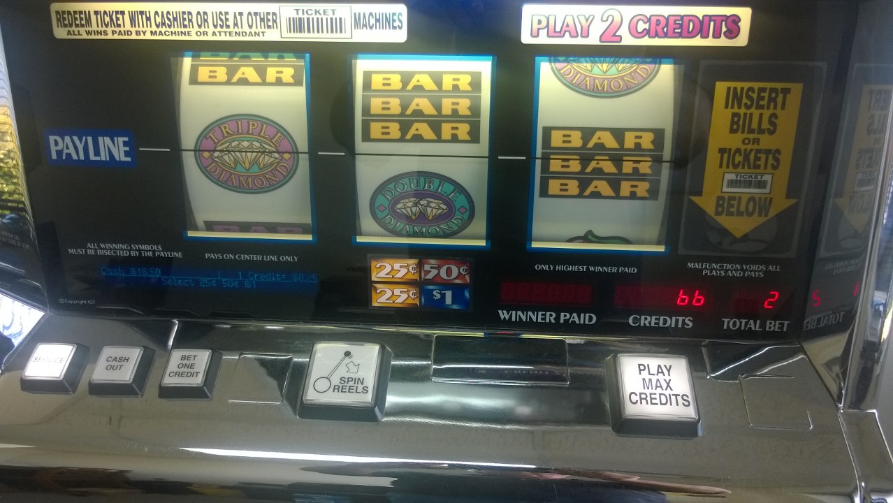 IGT TRIPLE DOUBLE DIAMOND CASINO TOP S2000 SLOT MACHINE - 