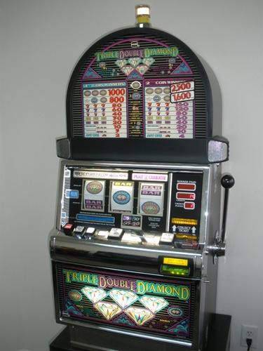 Triple Diamonds Slot Machine