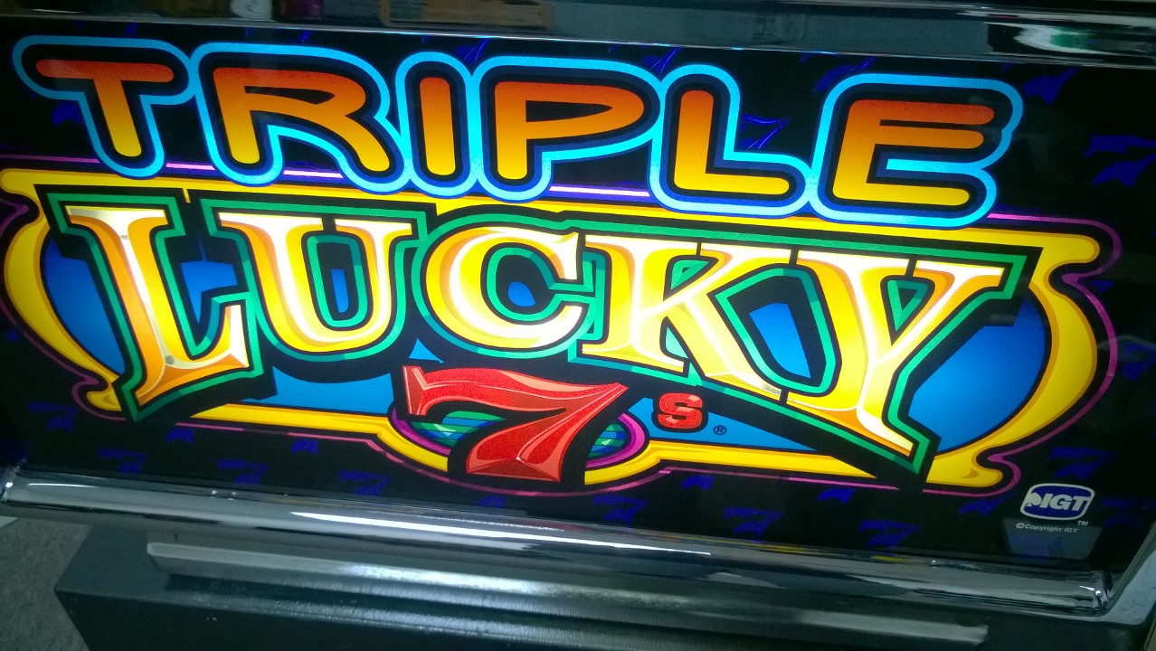 IGT TRIPLE LUCKY SEVENS S2000 SLOT MACHINE - 