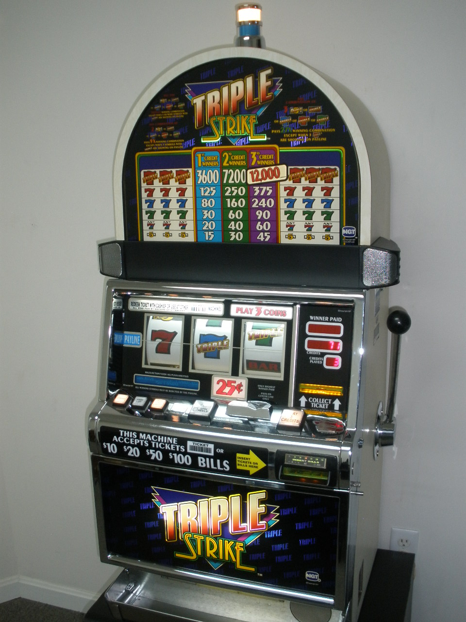IGT TRIPLE STRIKE S2000 SLOT MACHINE WITH QUARTER COIN HANDLING For