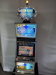 ARISTOCRAT SUN & MOON VIDEO SLOT MACHINE WITH LIGHTED TOPPER 